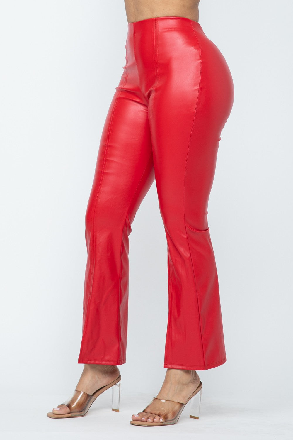 Pantalon évasé taille haute en similicuir Scarlet Stunner à fente avant