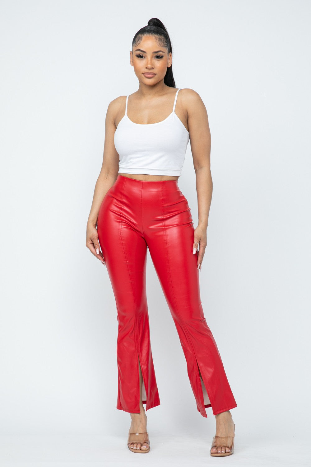 Pantalon évasé taille haute en similicuir Scarlet Stunner à fente avant