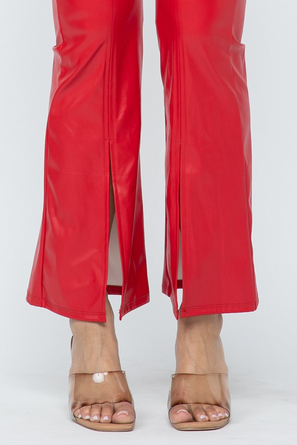 Pantalon évasé taille haute en similicuir Scarlet Stunner à fente avant