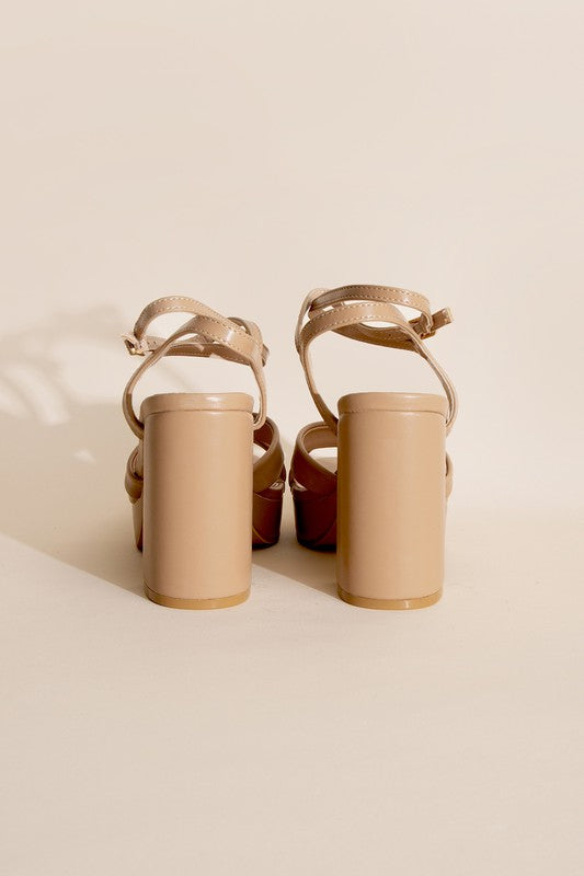 a pair of women's shoes on a white background