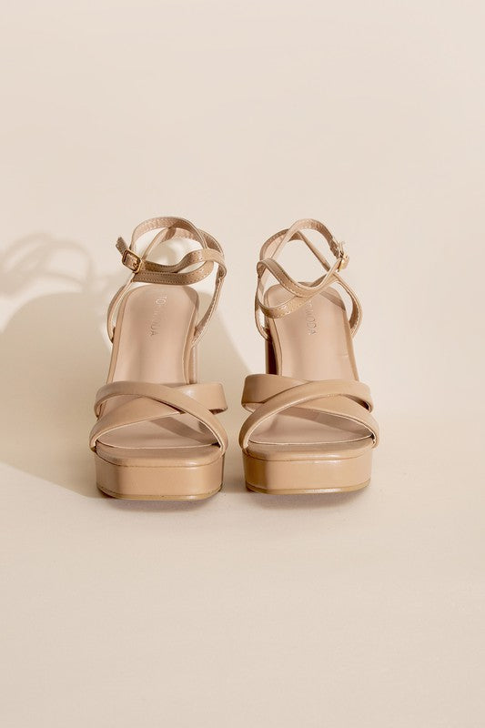 a pair of women's shoes on a white background