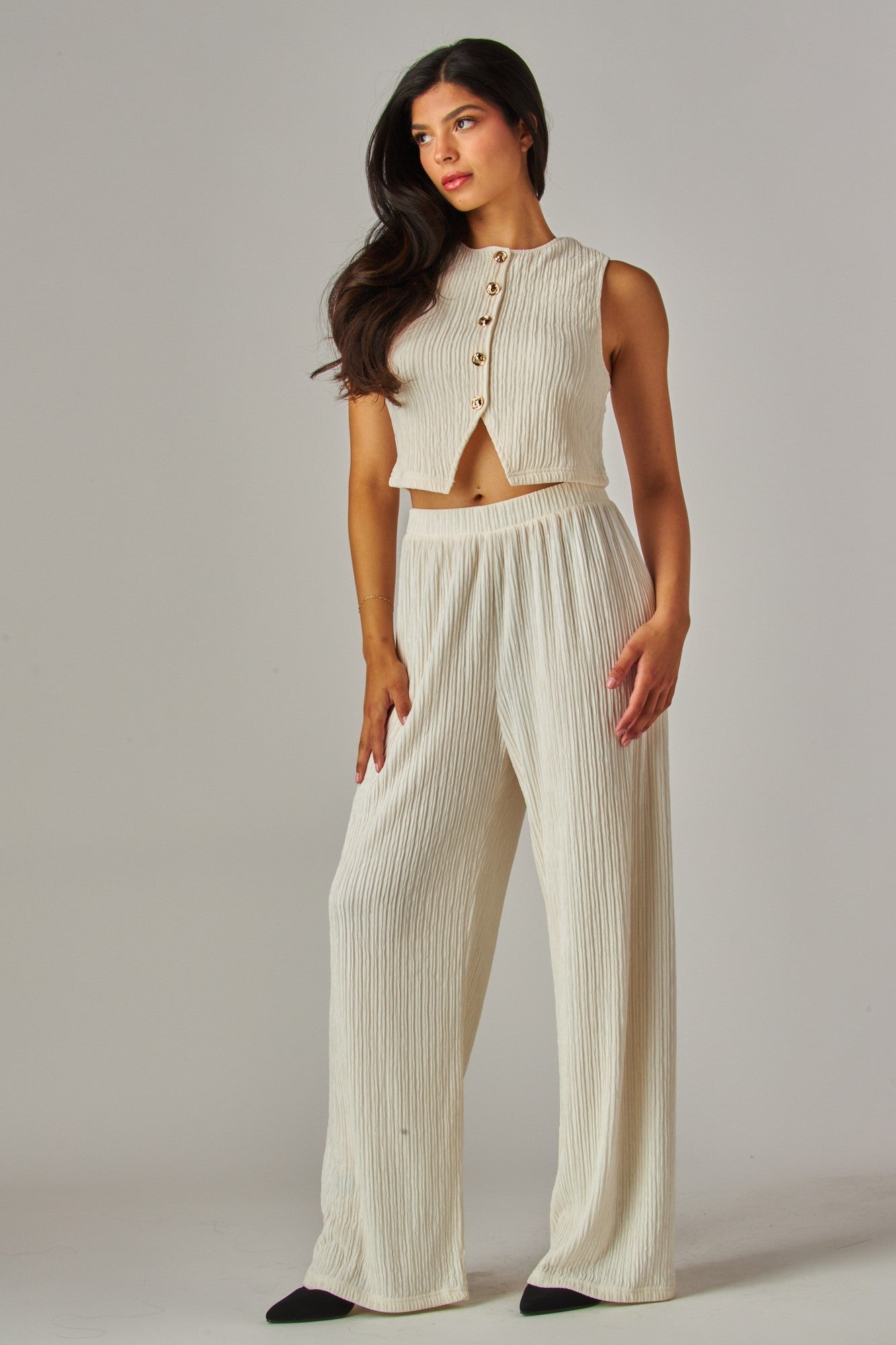 Plissé Waistcoat Top & Wide - Leg Pant Set – Chic Brunch, Work & Travel Outfit for Women - Cream outfit for women Vacation Outfits Birthday Dresses Going Out Looks