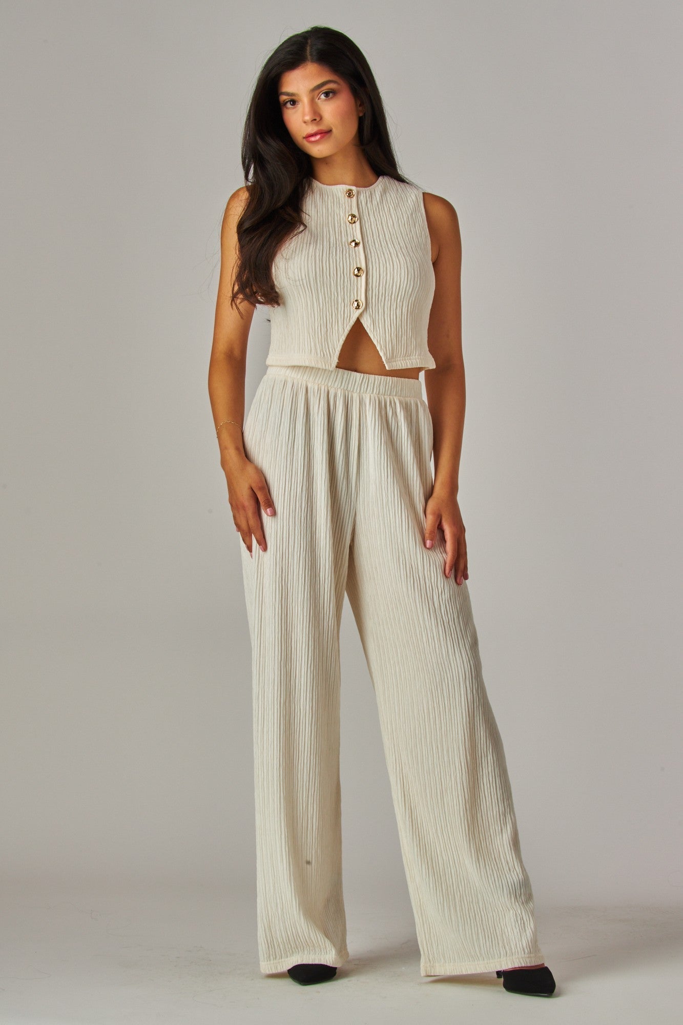Plissé Waistcoat Top & Wide - Leg Pant Set – Chic Brunch, Work & Travel Outfit for Women - Cream outfit for women Vacation Outfits Birthday Dresses Going Out Looks